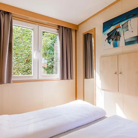 In Leukermeer By The Waterside شاليه *