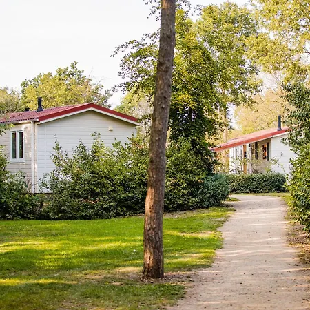 In Leukermeer By The Waterside ليمبورخ