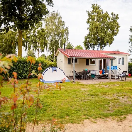 In Leukermeer By The Waterside شاليه