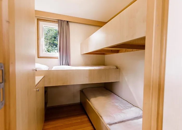 In Leukermeer By The Waterside בקתה Well (Limburg)