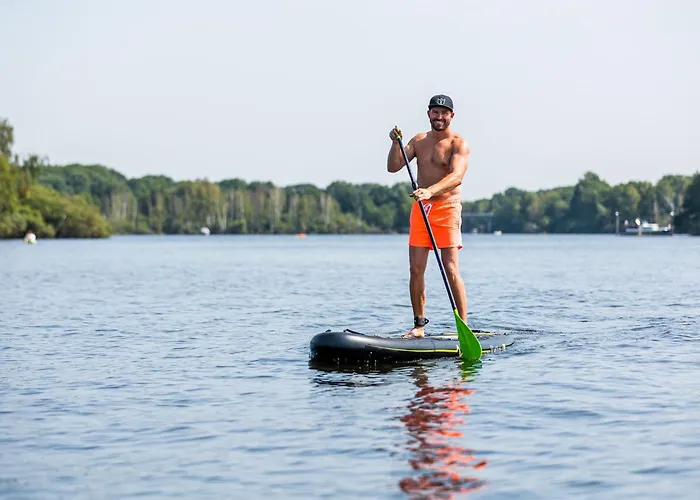 In Leukermeer By The Waterside בקתה *