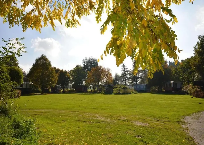 In Leukermeer By The Waterside בקתה