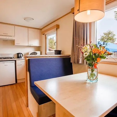 木屋 In Leukermeer By The Waterside 威尔